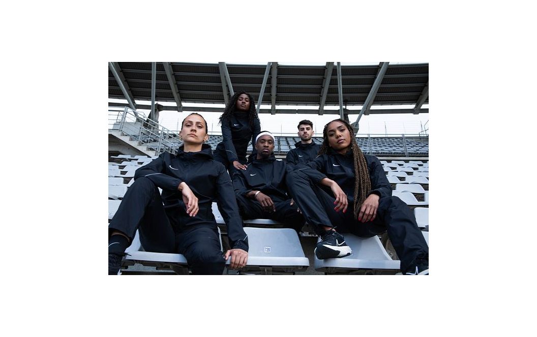 Photo d'un groupe d'athlète avec des survêtements Nike
