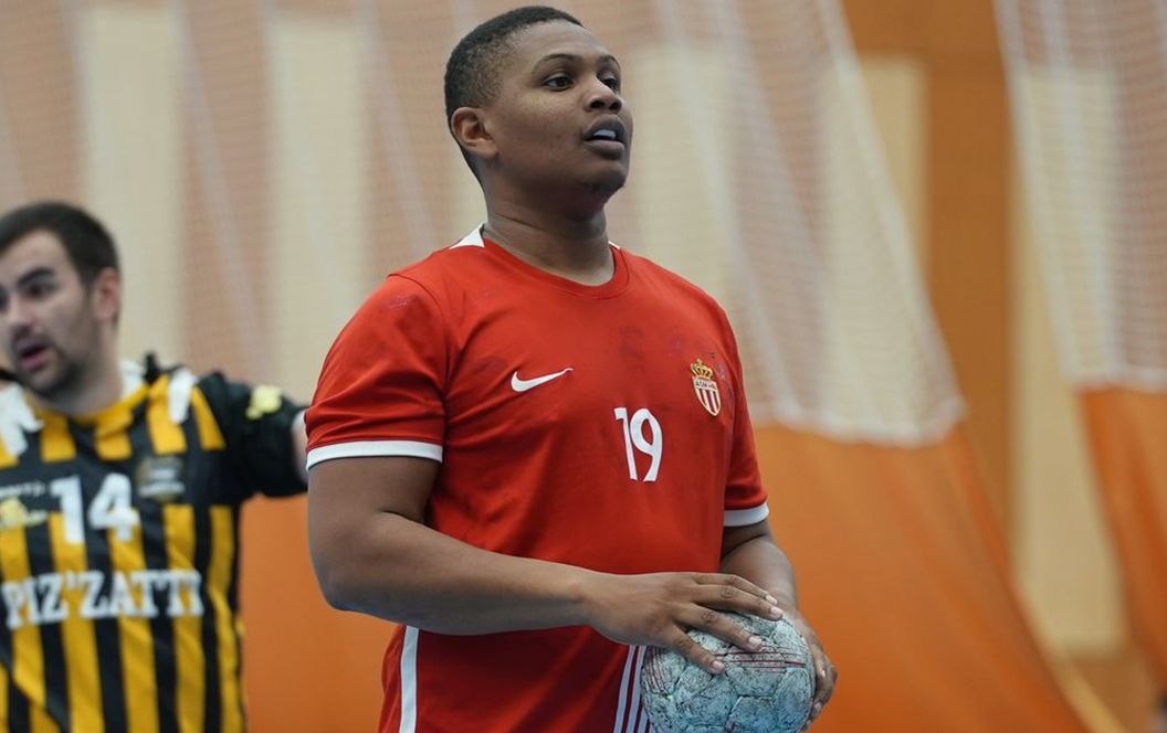 Joueur de handball équipé en Nike