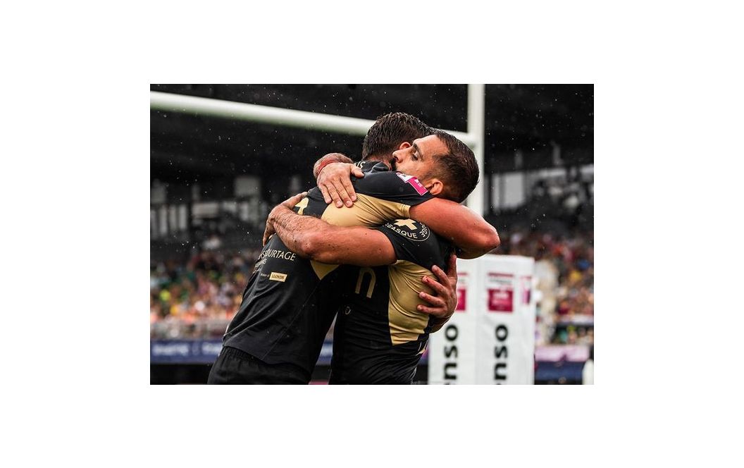 Equipe de rugby qui célèbre une belle performance