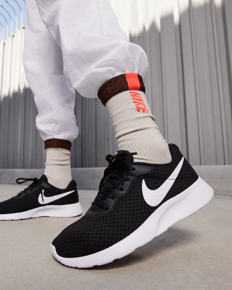Black womens nike tanjun deals