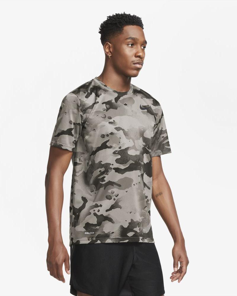 T-shirt d'entraînement Nike Dri-FIT camouflage pour Homme CU8477