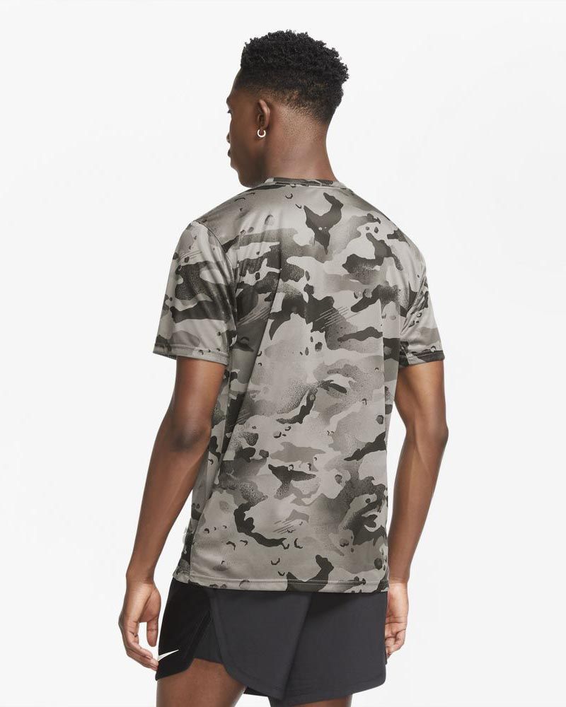 Nike Men s Camouflage Training T Shirt CU8477 033 Grey EKINSPORT