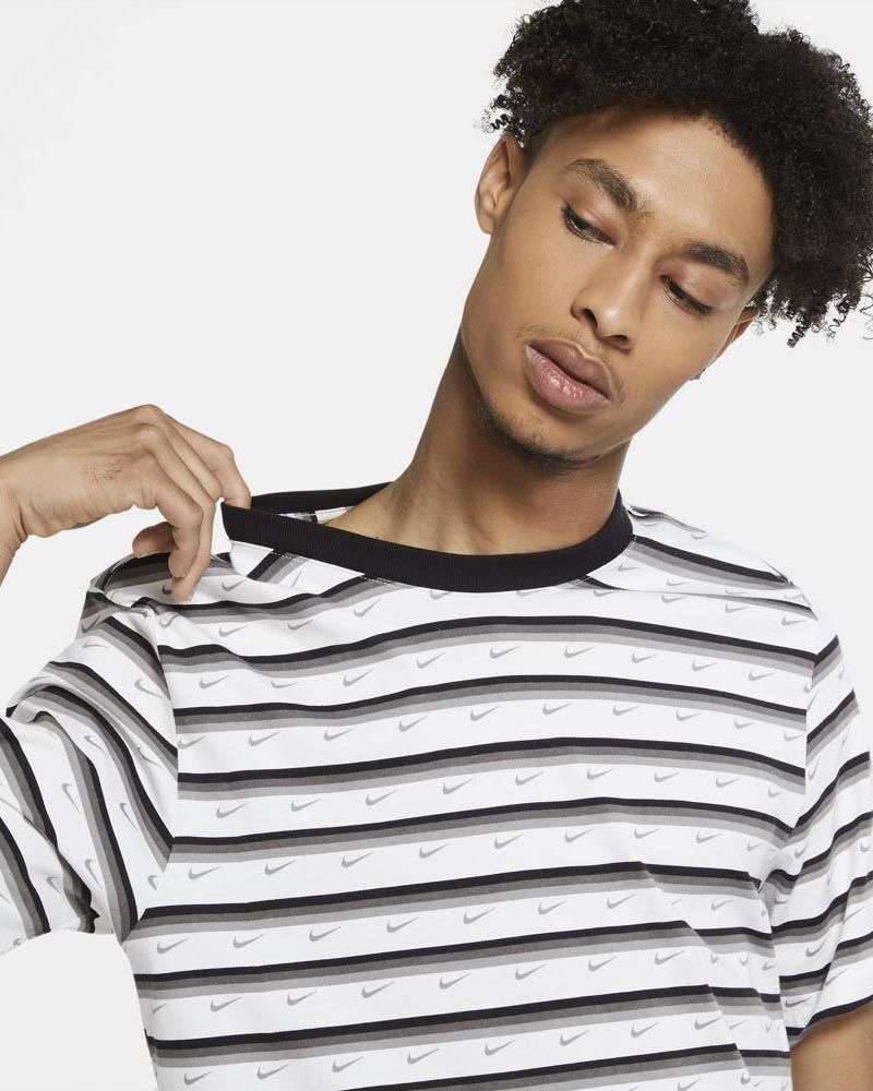 Tee Shirt Nike Sportswear Blanc aux rayures Noires Grises pour