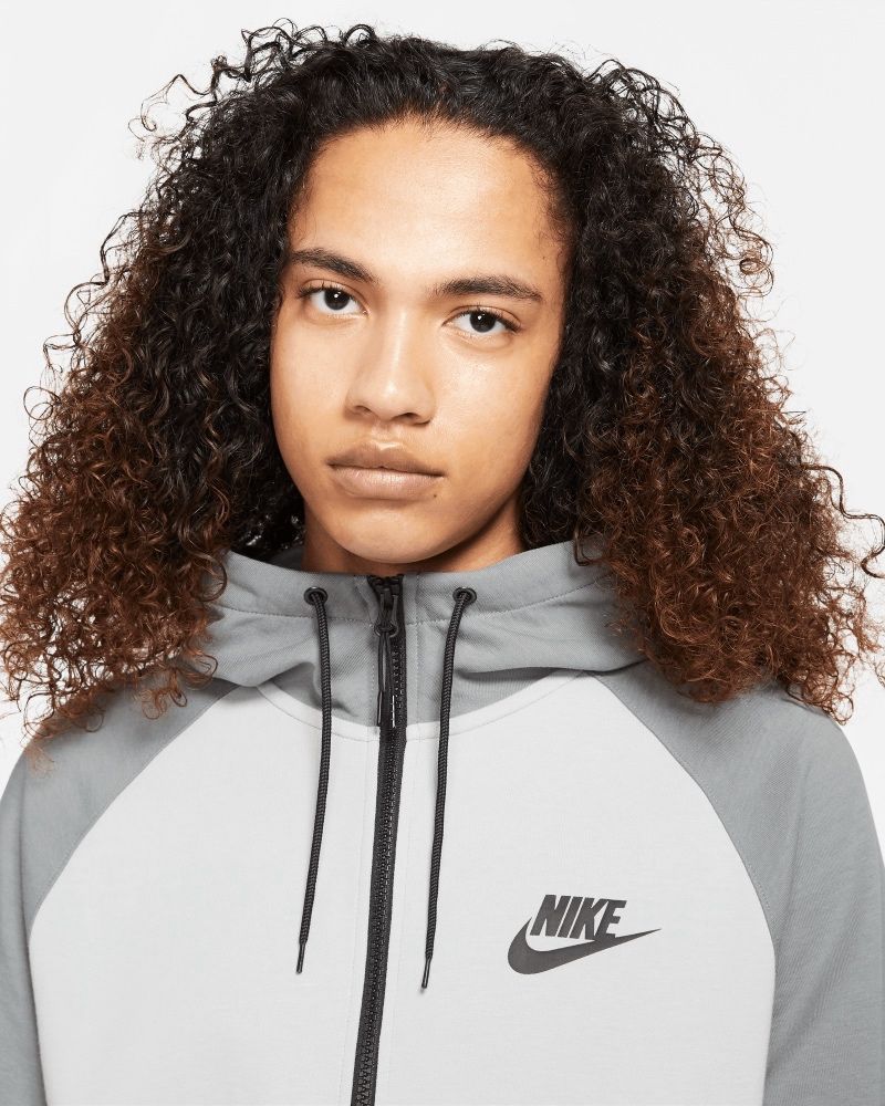 Nike best sale tech essentials