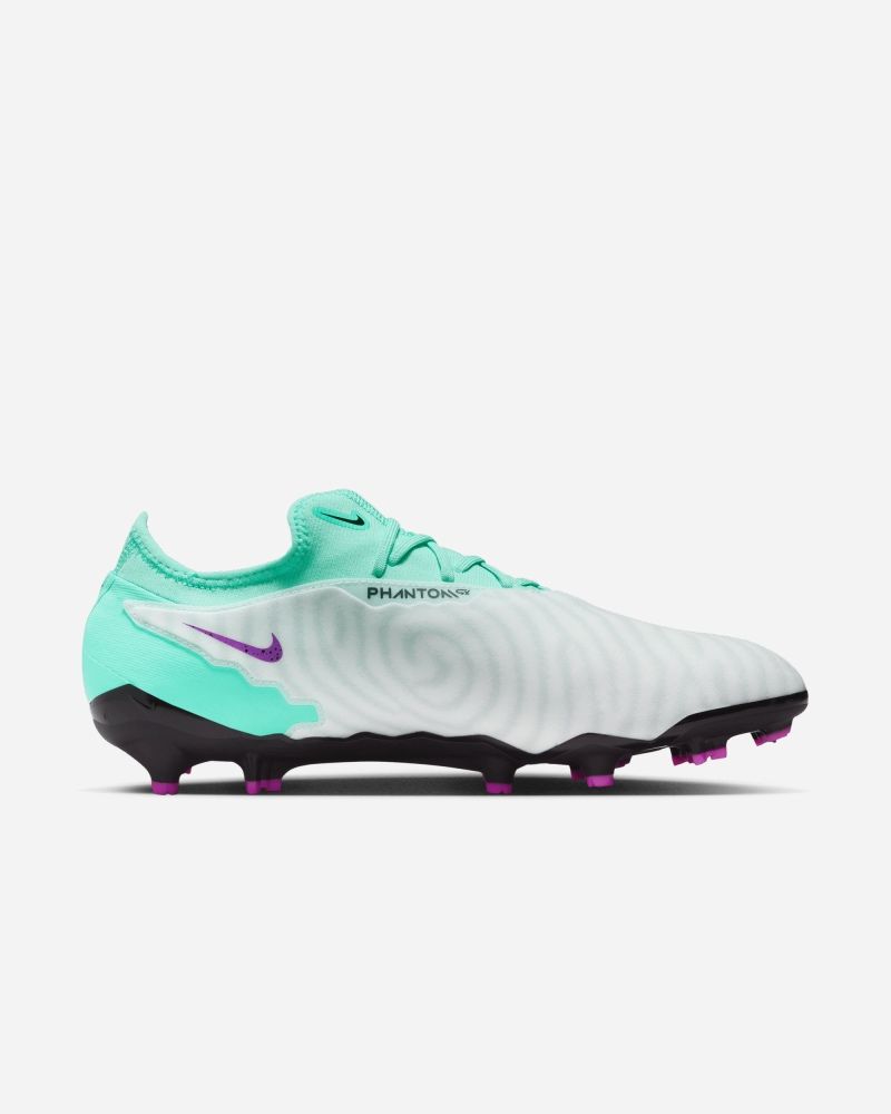 Chaussure de football deals nike