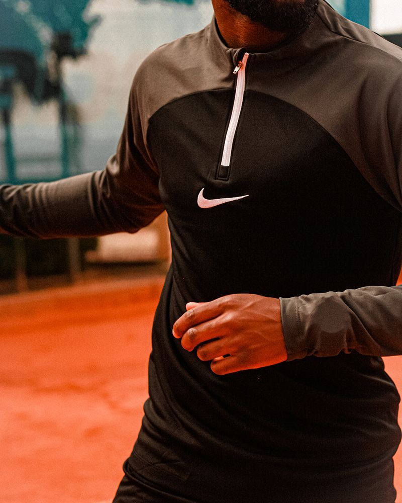 Nike zip on sale training top