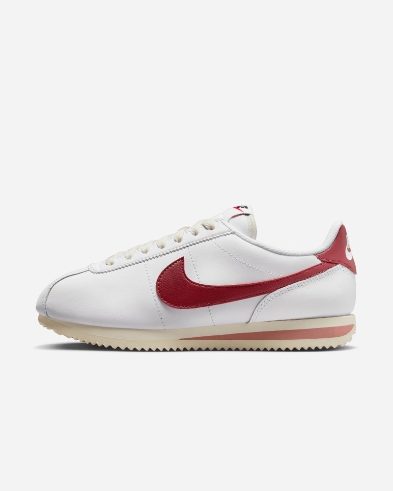Basket nike avec etiquette hot sale rouge