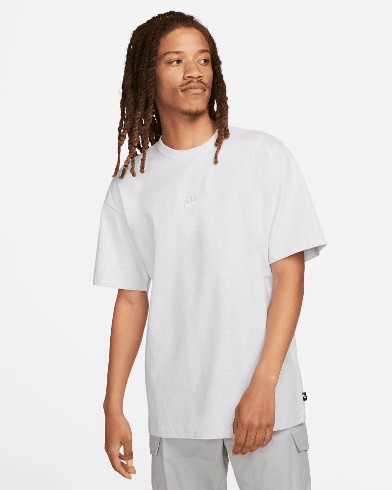 Nike t shirt essential hotsell