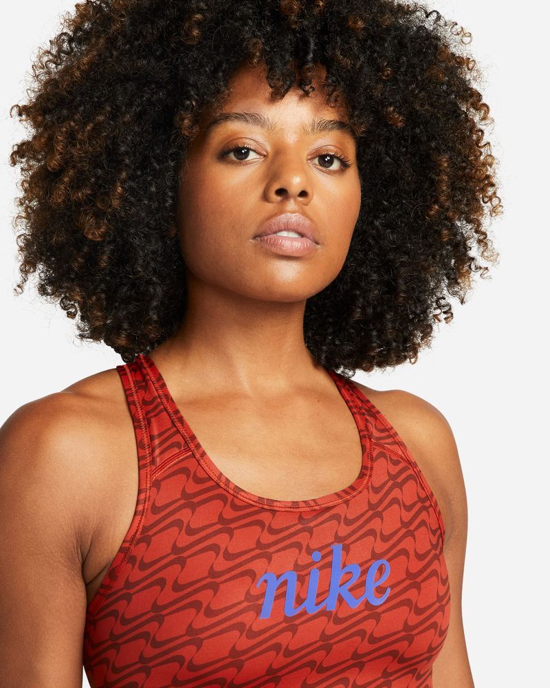 Calças Nike Swoosh Icon Clash de apoio médio, sem acolchoamento, com  estampado em todo o lado, vermelhas - DQ5121-623