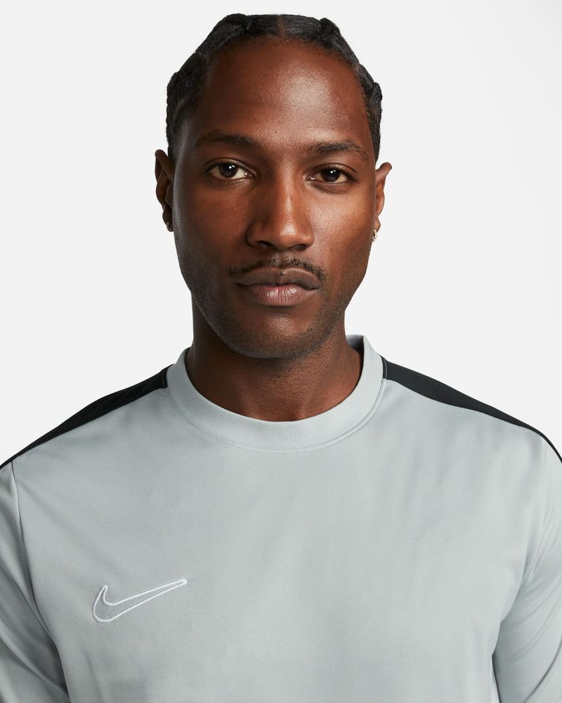 Maillot Nike DriFit Academy 23 pour Homme DR1336012 Gris EKINSPORT