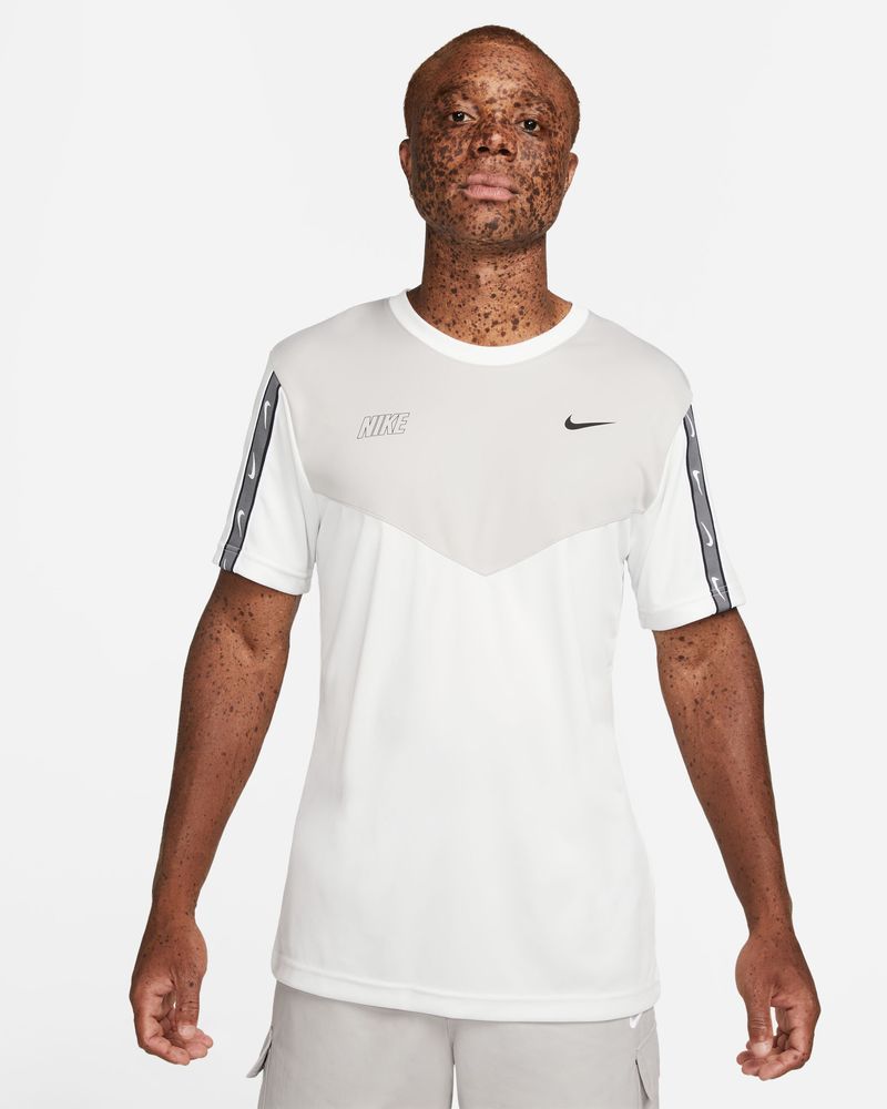 T shirt hotsell nike repeat
