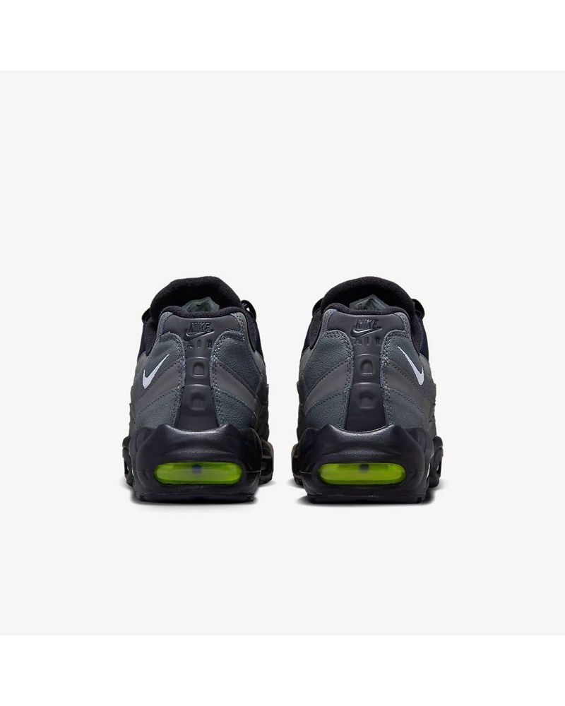 Scarpe hotsell nike catarifrangenti