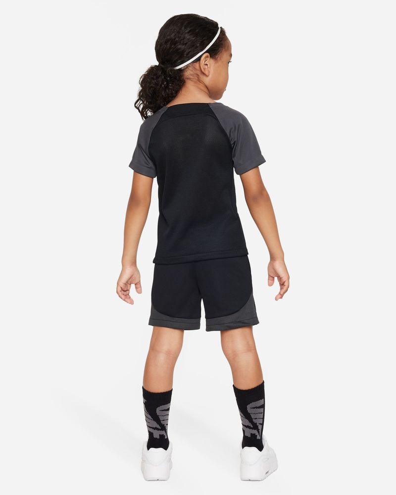 Ensemble tee-shirt et short Nike pour Petit enfant. Nike BE