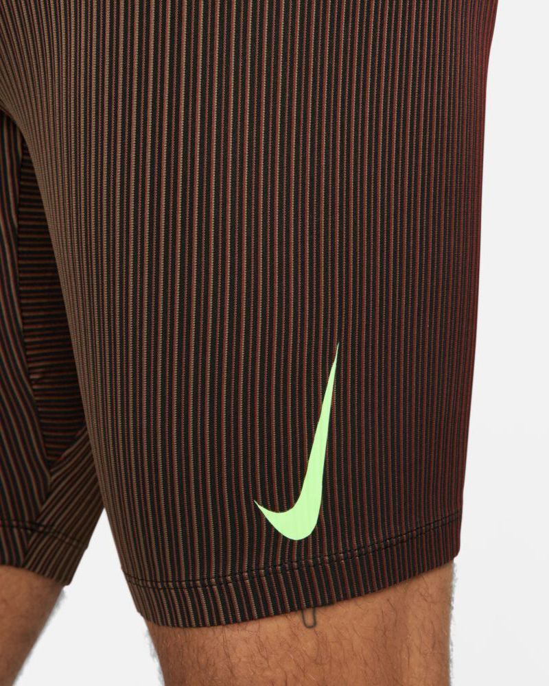 Mallas cortas caquis con logo Dri-FIT de Nike Running Plus