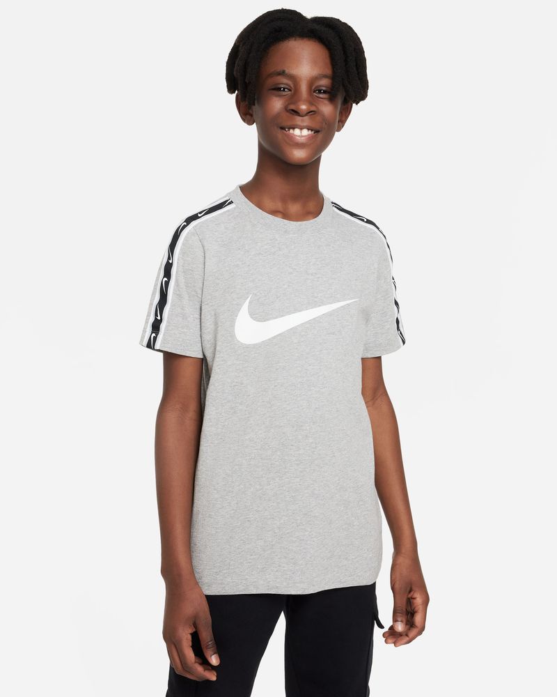 T shirt nike repeat deals