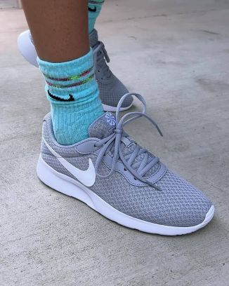 Chaussures Nike Tanjun gris pour Femme DJ6257-003
