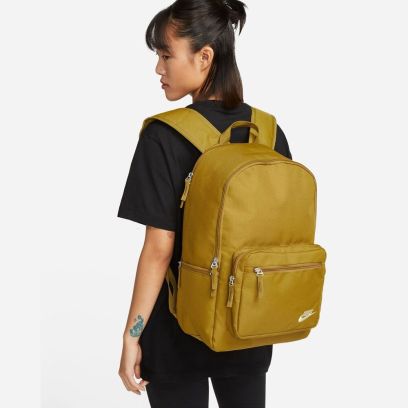 sac a dos nike heritage eugene 23l jaune unisexe db3300 716