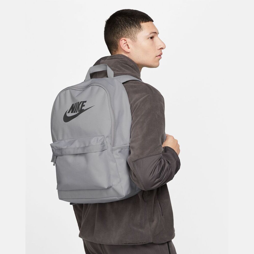 Sac a dos nike homme gris hotsell