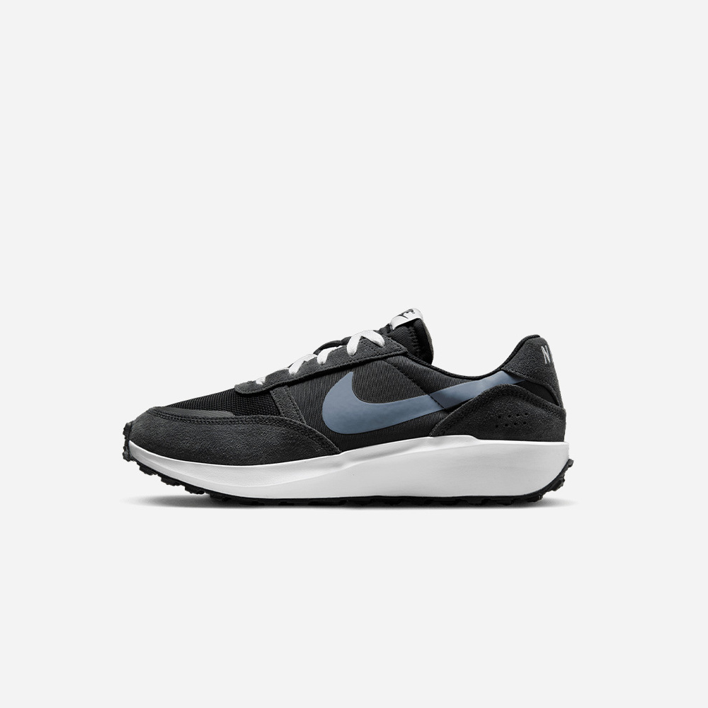 nike waffle black