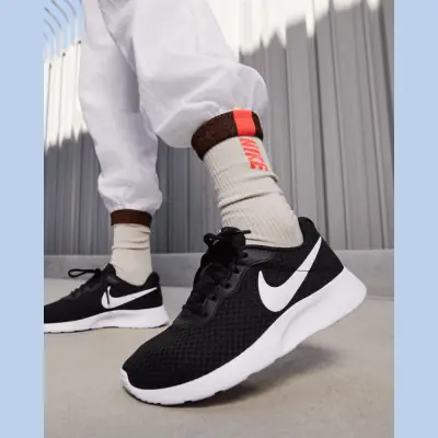 Nike tanjun girls black online