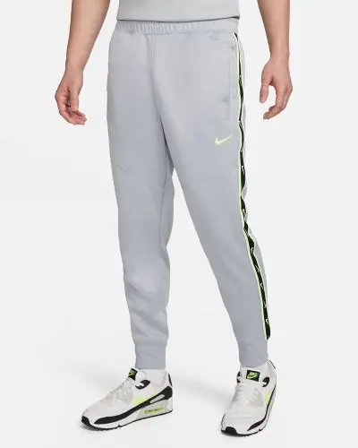 Nike repeat joggers store