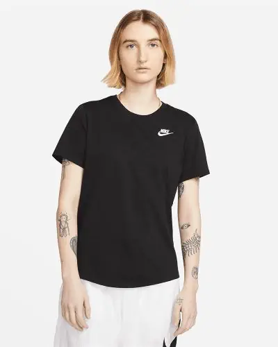 Dames T shirt Nike Sportswear Club Essentials Zwart EKINSPORT