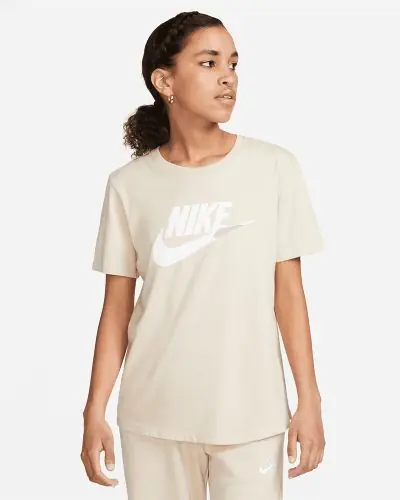 Camiseta Nike Sportswear Essentials Beige Logo Mujer EKINSPORT