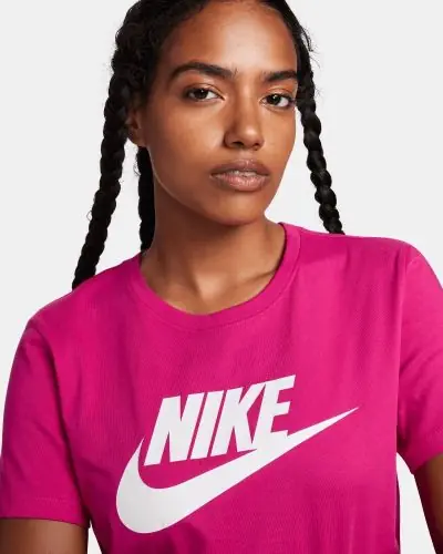 Camiseta Nike Sportswear Essentials Logo Mujer EKINSPORT