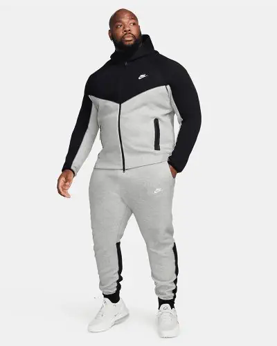 Set producten Nike Sportswear Tech Fleece voor Heren. Hooded sweatshirt met rits Joggingbroek 2 artikelen EKINSPORT
