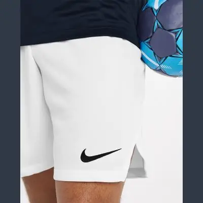 Short de hand Nike Team Court Blanc pour Homme 0353NZ 100 EKINSPORT