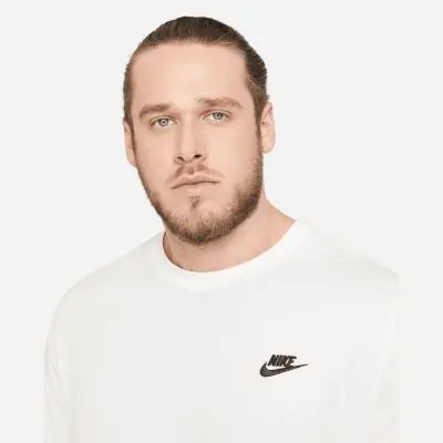 T shirt Nike Sportswear Club Blanc Casse pour homme EKINSPORT