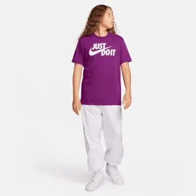 Tee shirt Nike Sportswear Violet Fonce pour Homme AR5006 503 EKINSPORT