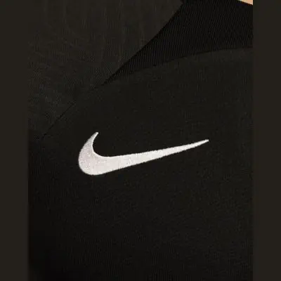 Camiseta Nike Dri Fit Strike III para Hombre DR0889 010 Negro EKINSPORT