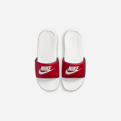 Claquettes Nike Victori One Rouge Blanc EKINSPORT
