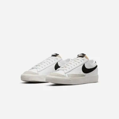 Chaussures Nike Blazer Low '77 Blanc Noir pour femme EKINSPORT - Main Image