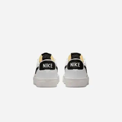 Chaussures Nike Blazer Low 77 Blanc Noir pour femme EKINSPORT
