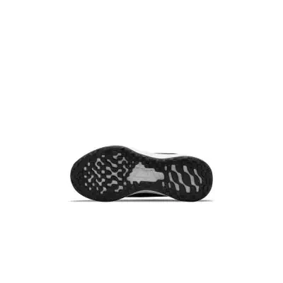 chaussures nike revolution 6 noir blanc pour enfant dd1095 003