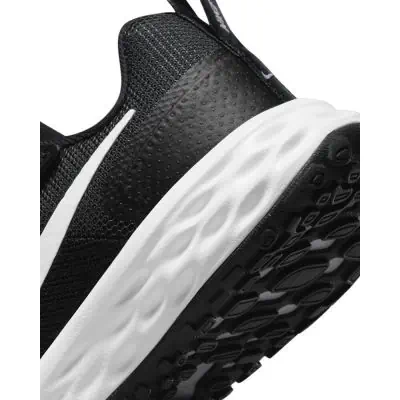 chaussures nike revolution 6 noir blanc pour enfant dd1095 003