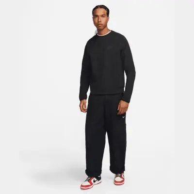 Men s Nike Sportswear Tech Essentials Sweatshirt Black EKINSPORT