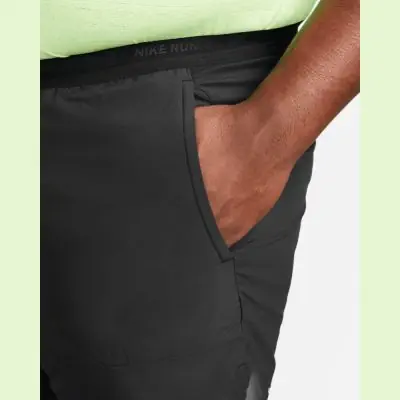 Short Nike Stride pour homme