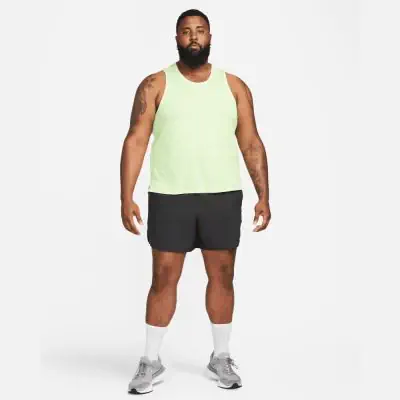 Short Nike Stride pour homme