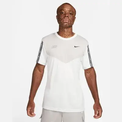 Maglietta Nike Repeat per Uomo DX2301 EKINSPORT