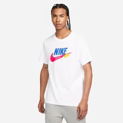 Nike Sportswear T Shirt Weiss fur Manner FB1074 100 EKINSPORT