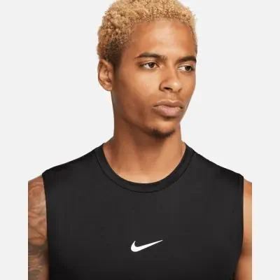 Nike pro training tank in black discount