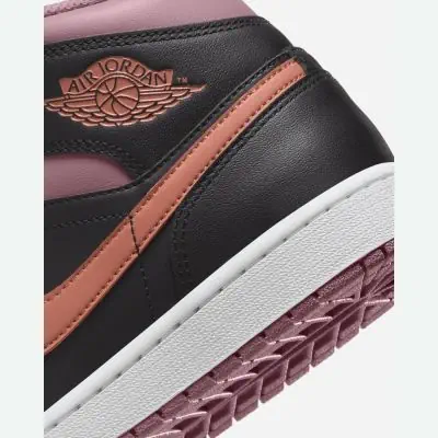 Air Jordan 1 Mid SE Men s Shoes EKINSPORT