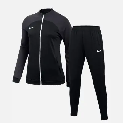 Nike woman track suit discount