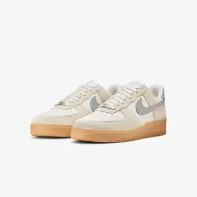 Chaussures Nike Air Force 1 07 LV8 Gris Blanc pour homme