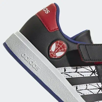 chaussures marvels spider man grand court adidas enfant