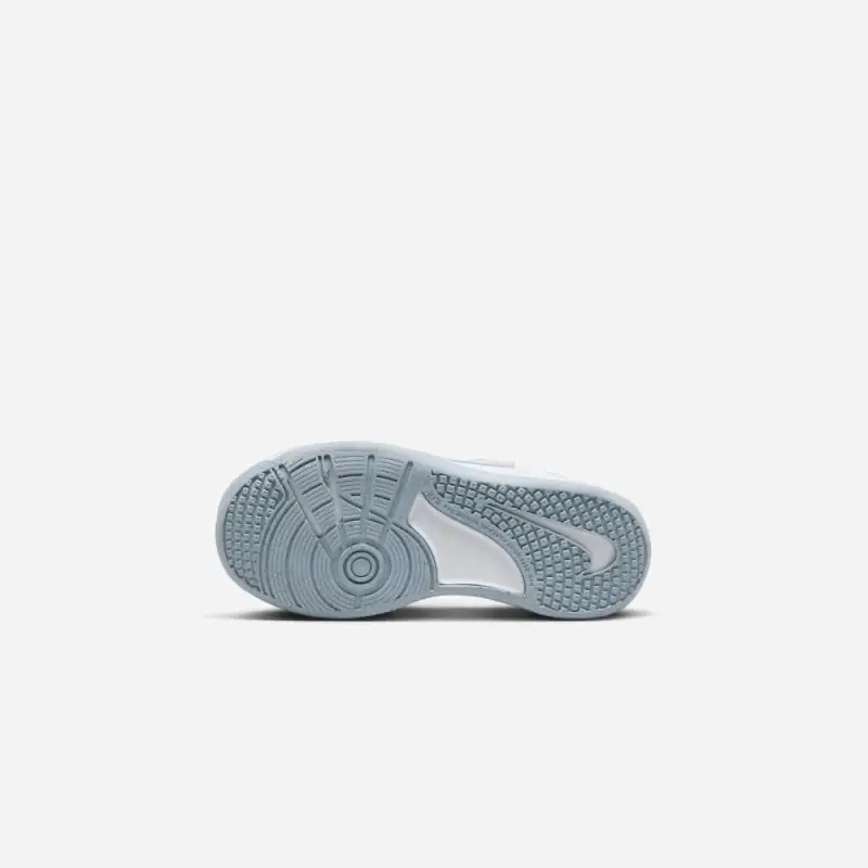 chaussures nike omni multi court blanc pour enfant dm9026 103 chaussures nike omni multi court blanc pour enfant dm9026 103