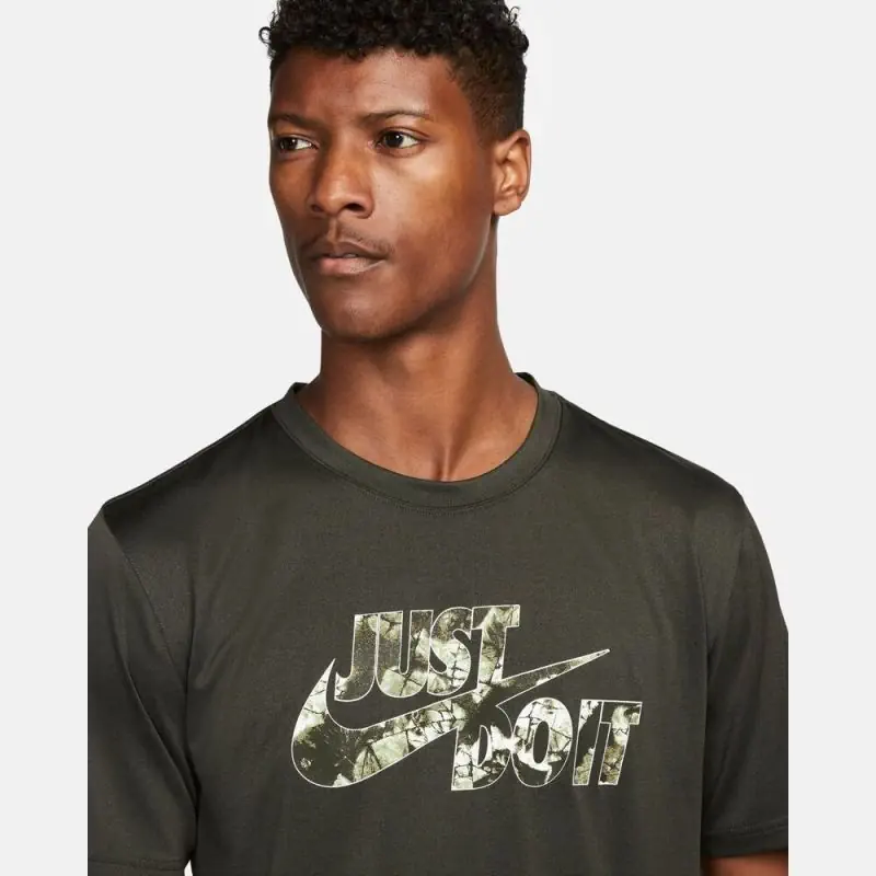 tshirt nike dri fit graphic training vert homme dr7549 355 tshirt nike dri fit graphic training vert homme dr7549 355